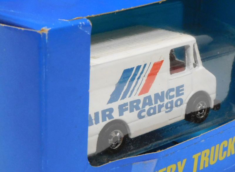 画像: 1990 INTERNATIONAL BOX 【DELIVERY TRUCK (AIR FRANCE CARGO)】 WHITE/BW