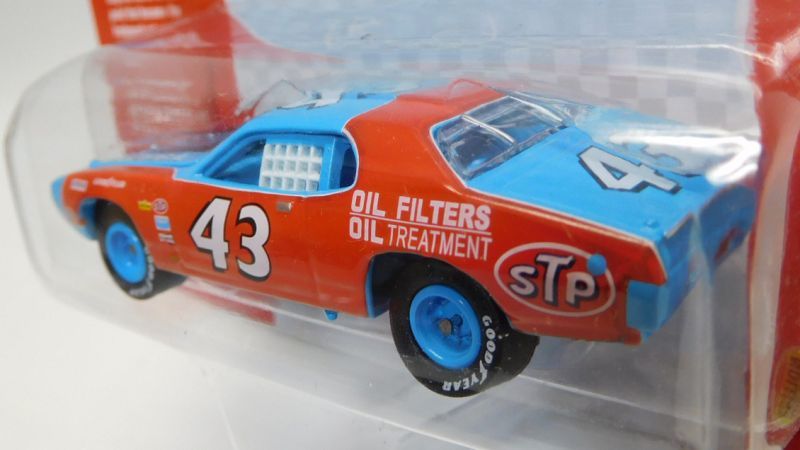 画像: 2017 JOHNNY LIGHTNING "SPECIAL EDITION" 【"RICHARD PETTY" 1972 PLYMOUTH ROAD RUNNER】 LT.BLUE-RED/RR (1752個限定)