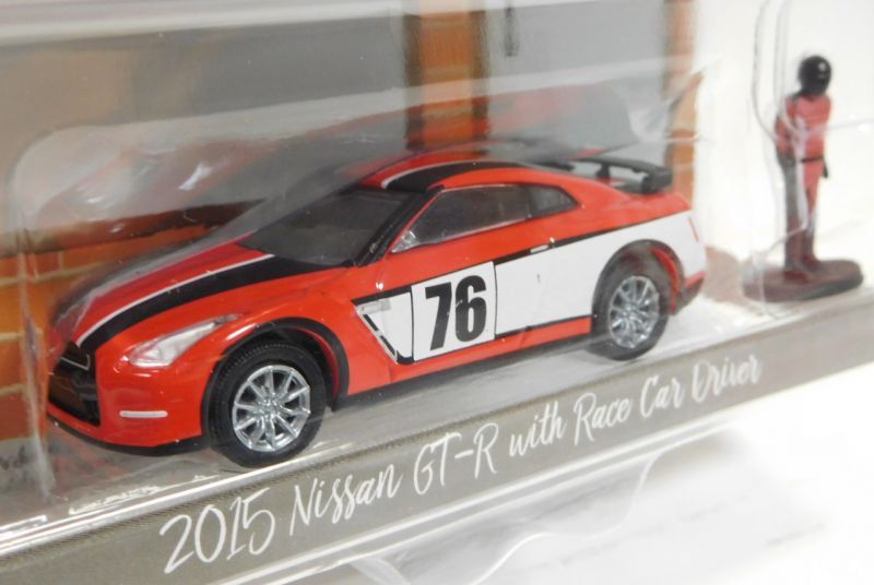 画像: 2017 GREENLIGHT THE HOBBY SHOP S1 【2015 NISSAN GT-R WITH RACE CAR DRIVER】 RED/RR
