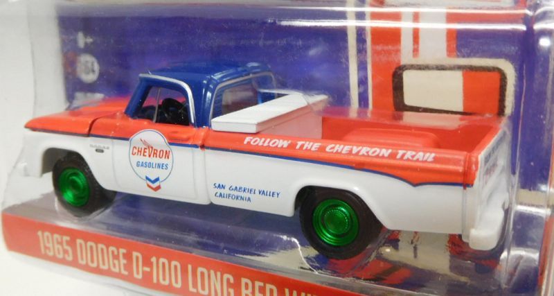 画像: 2017 GREENLIGHT RUNNING ON EMPTY S3 【1965 DODGE D-100 LONG BED WITH TOOL BOX】 WHITE-RED-BLUE/RR (CHEVRON)(GREEN MACHINE)