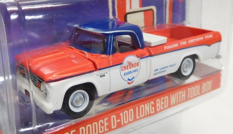 画像: 2017 GREENLIGHT RUNNING ON EMPTY S3 【1965 DODGE D-100 LONG BED WITH TOOL BOX】 WHITE-RED-BLUE/RR (CHEVRON)