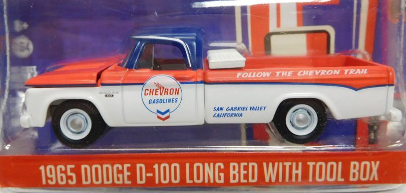 画像: 2017 GREENLIGHT RUNNING ON EMPTY S3 【1965 DODGE D-100 LONG BED WITH TOOL BOX】 WHITE-RED-BLUE/RR (CHEVRON)