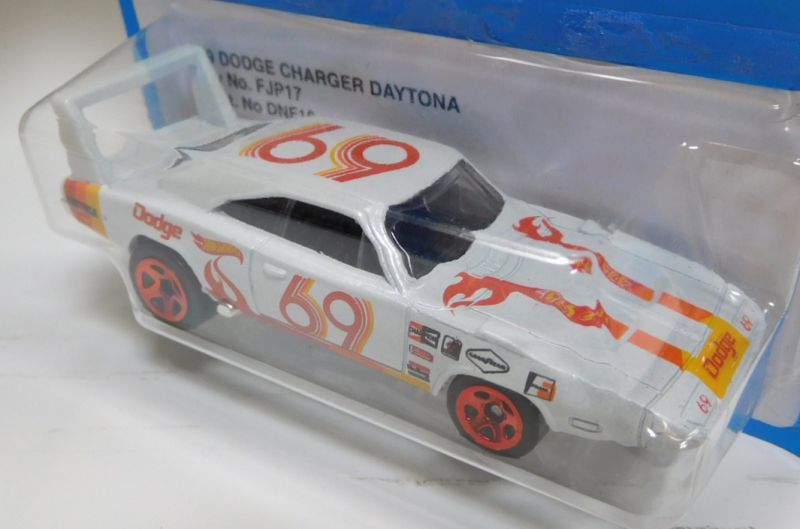 画像: 2017 TARGET EXCLUSIVE RETRO STYLE【'69 DODGE CHARGER DAYTONA】 WHITE/5SP 