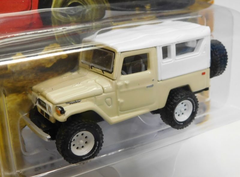 画像: 2017 JOHNNY LIGHTNING - CLASSIC GOLD COLLECTION R4A 【1980 TOYOTA LAND CRUISER】 BEIGE-WHITE/RR