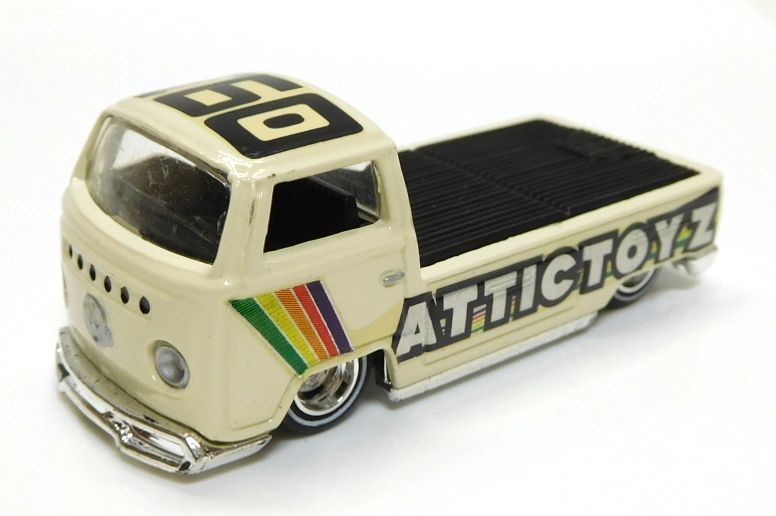 画像: KAZY KUSTOMS 【"attictoyz" VOLKSWAGEN T2 PICKUP (カスタム完成品）】 CREAM/RR （送料サービス適用外） 