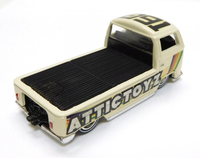 画像: KAZY KUSTOMS 【"attictoyz" VOLKSWAGEN T2 PICKUP (カスタム完成品）】 CREAM/RR （送料サービス適用外） 