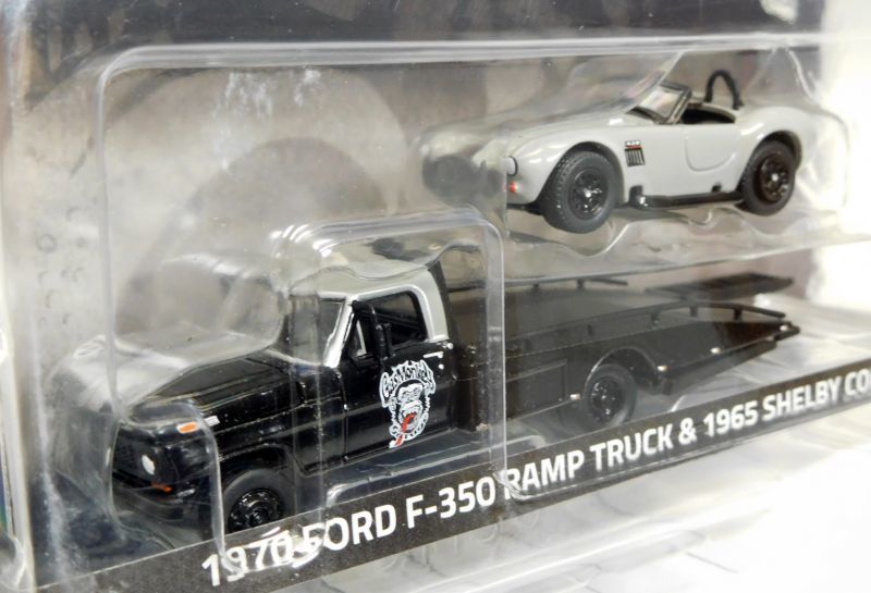 画像: 2017 GREENLIGHT MIJO EXCLUSIVE 【"GAS MONKEY" 1970 FORD F-350 RAMP TRUCK & 1965 SHELBY COBRA】BLACK-GRAY/RR