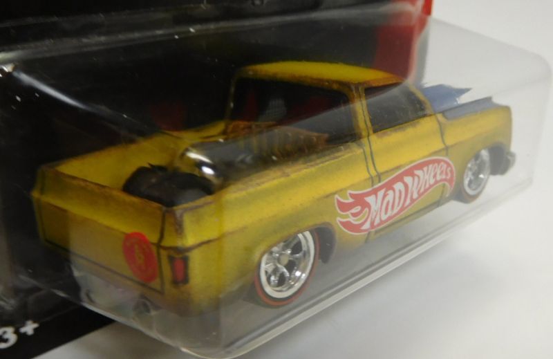 画像: MAD WHEELS (マッドホイール） 【'83 CHEVY SILVERADO with MONOEYEシャーシ(カスタム完成品）】 FLAT YELLOW(BLUE HOOD)/RR （送料サービス適用外） 