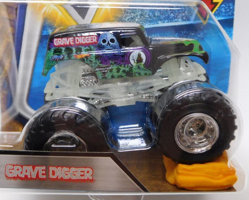 画像: 2018 MONSTER JAM includes RE-CRUSHABLE CAR! 【GRAVE DIGGER】 BLACK (NITE GLO CAGE)