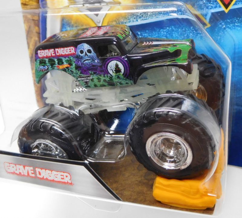 画像: 2018 MONSTER JAM includes RE-CRUSHABLE CAR! 【GRAVE DIGGER】 BLACK (NITE GLO CAGE)