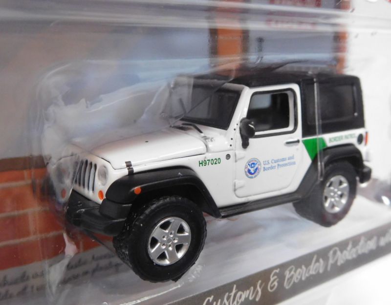 画像: 2018 GREENLIGHT THE HOBBY SHOP S2 【2016 JEEP WRANGLER U.S. CUSTOMS & BORDER PROTECTION WITH CUSTOMS OFFICER】 WHITE/RR