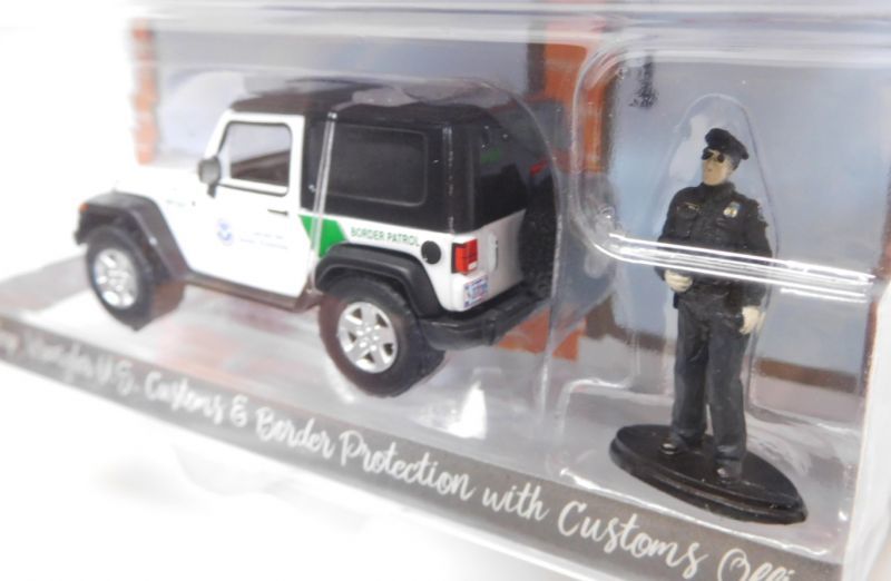 画像: 2018 GREENLIGHT THE HOBBY SHOP S2 【2016 JEEP WRANGLER U.S. CUSTOMS & BORDER PROTECTION WITH CUSTOMS OFFICER】 WHITE/RR