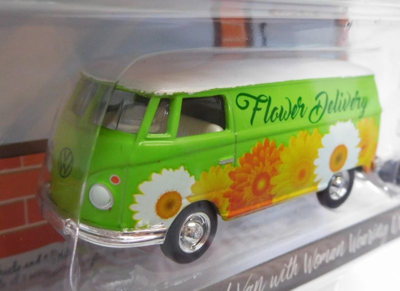 画像: 2018 GREENLIGHT THE HOBBY SHOP S2 【VOLKSWAGEN PANEL VAN WITH WOMAN WEARING DRESS】 LT.GREEN/RR