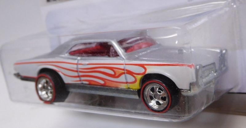 画像: 2009 LARRY'S GARAGE HOLIDAY MIX 【'67 PONTIAC GTO】　WHITE-SILVER/RR