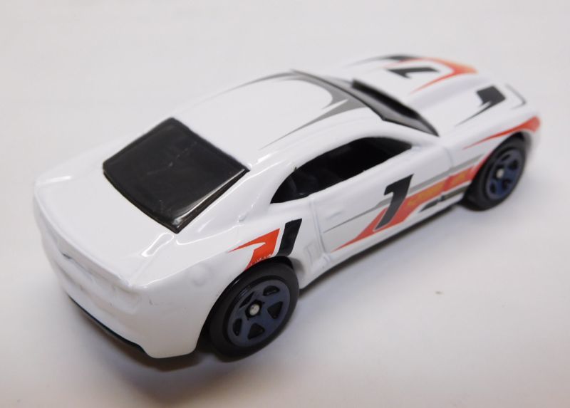 画像: 2018 WALMART EXCLUSIVE MYSTERY 【'13 COPO CAMARO】 WHITE/5SP (予約不可）