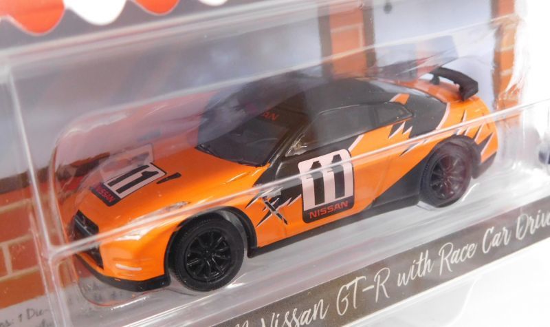 画像: 2018 GREENLIGHT THE HOBBY SHOP 3 【2011 NISSAN GT-R WITH RACE CAR DRIVER】 ORANGE/RR