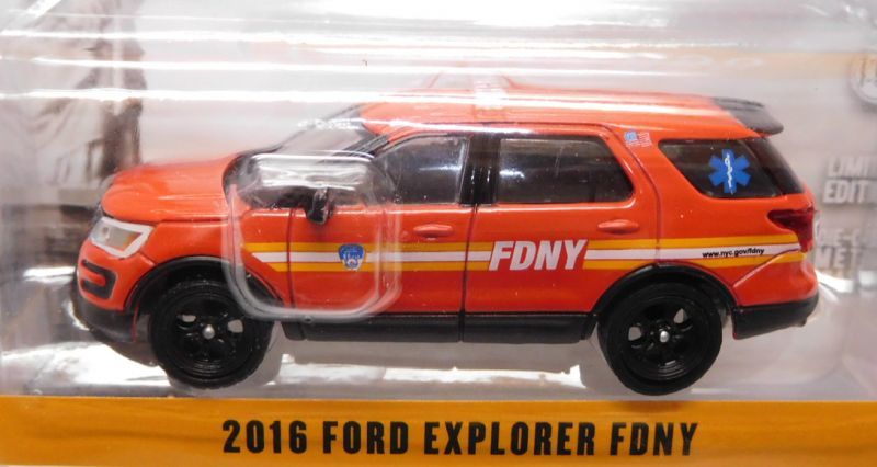 画像: 2018 GREENLIGHT HOBBY EXCLUSIVE 【"FDNY" 2016 FORD EXPLORER FDNY (included DECAL SHEET!)】 RED/RR