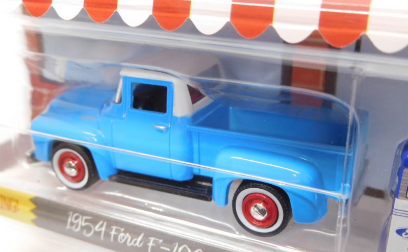 画像: 2018 GREENLIGHT THE HOBBY SHOP 3 【1954 FORD F-100 WITH VINTAGE GAS PUMP】 LT.BLUE/RR