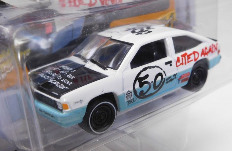 画像: 2017 JOHNNY LIGHTNING - STREET FREAKS S4 【1981 CHEVY CITATION】 WHITE/RR (DEMOLITION DERBY)