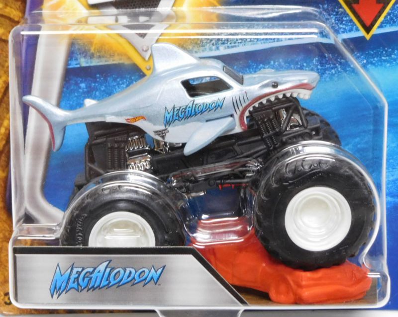 画像: 2018 MONSTER JAM includes RE-CRUSHABLE CAR! 【MEGALODON】 SILVERBLUE (EPIC ADDITIONS)