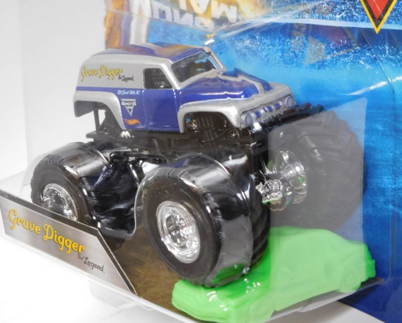 画像: 2018 MONSTER JAM includes RE-CRUSHABLE CAR! 【GRAVE GIGGER THE LEGEND】 SILVER-BLUE (TOUR FAVORITES)