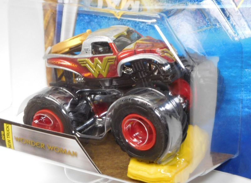 画像: 2018 MONSTER JAM includes RE-CRUSHABLE CAR! 【WONDER WOMAN】 SILVER-RED (EPIC ADDITIONS)(2018 NEW LOOK!)