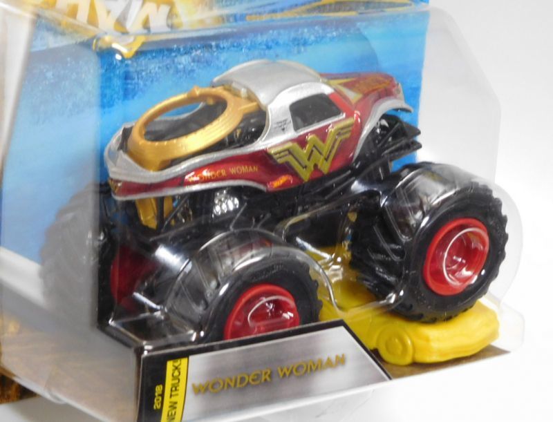 画像: 2018 MONSTER JAM includes RE-CRUSHABLE CAR! 【WONDER WOMAN】 SILVER-RED (EPIC ADDITIONS)(2018 NEW LOOK!)