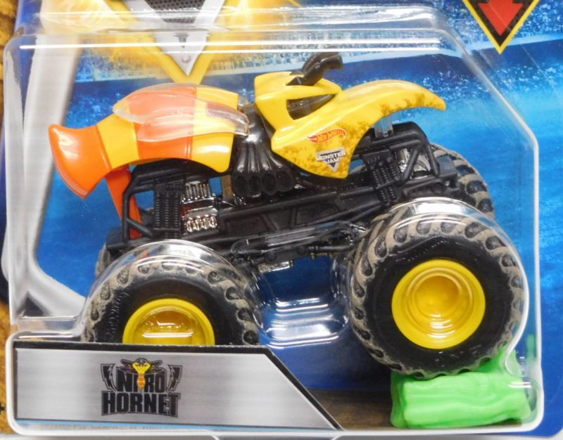 画像: 2018 MONSTER JAM includes RE-CRUSHABLE CAR! 【NITRO HORNET】 YELLOW (MUD)