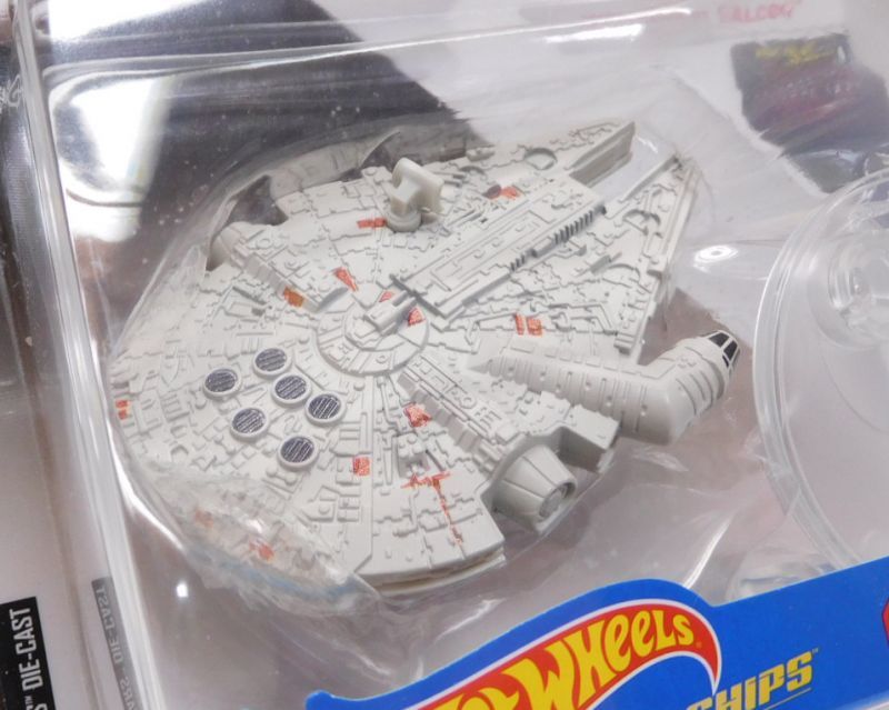 画像: 2018 HW STAR WARS STARSHIP 【MILLENNIUM FALCON (アンテナ四角型）】　LT.GRAY (2018 WHITE CARD)