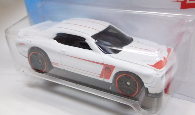 画像: TARGET EXCLUSIVE RED EDITION 【'15 DODGE CHALLENGER SRT】 WHITE/PR5 (予約不可）