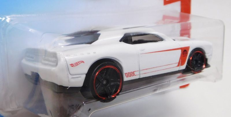 画像: TARGET EXCLUSIVE RED EDITION 【'15 DODGE CHALLENGER SRT】 WHITE/PR5 (予約不可）