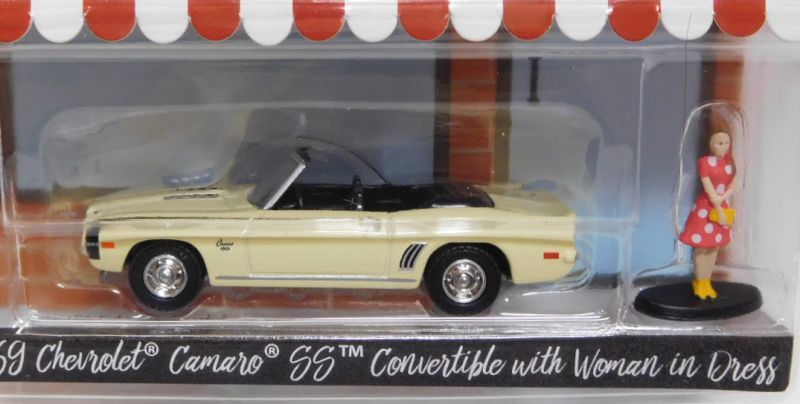 画像: 2018 GREENLIGHT THE HOBBY SHOP S4 【1969 CHEVROLET CAMARO SS CONVERTIBLE with WOMQAN IN DRESS】 CREAM/RR