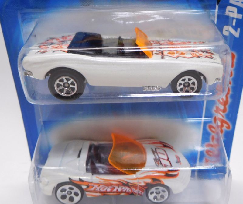 画像: 2007 WALGREENS EXCLUSIVE 2PACK 【1967 CAMARO CONVERTIBLE】　WHITE (with STING RAY III)/5SP (CHOJIRO GRAPHIC'S)