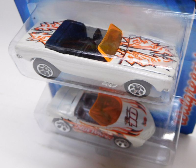 画像: 2007 WALGREENS EXCLUSIVE 2PACK 【1967 CAMARO CONVERTIBLE】　WHITE (with STING RAY III)/5SP (CHOJIRO GRAPHIC'S)