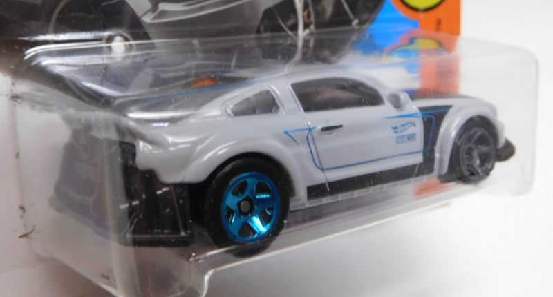 画像: 【2005 FORD MUSTANG SEMA】 LT.GRAY/MC5-5SP (NEW CAST)(インターナショナル・ショートカード）