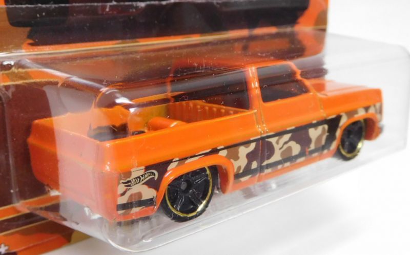 画像: 2017 WALMART EXCLUSIVE CAMOUFLAGE 【'83 CHEVY SILVERADO】ORANGE/PR5 (予約不可）