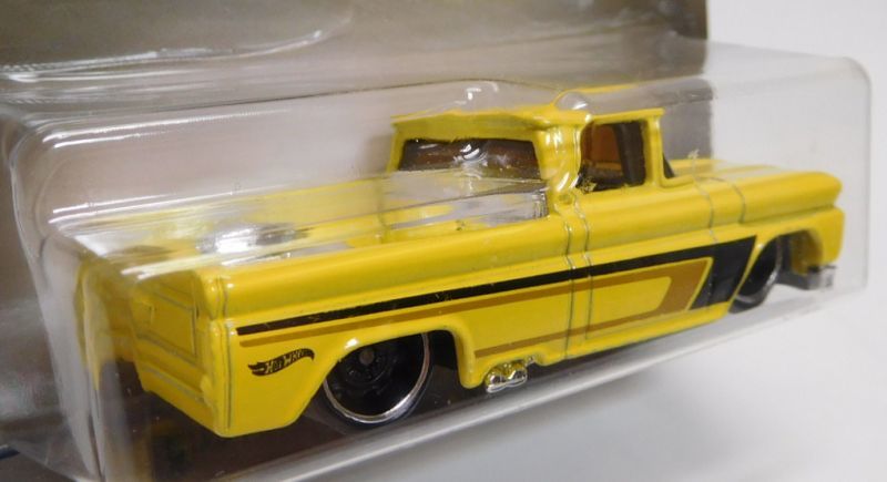 画像: 2018 WALMART EXCLUSIVE HW CHEVROLET TRUCKS 100 YEARS 【CUSTOM '62 CHEVY PICKUP】YELLOW/DD8 (予約不可）