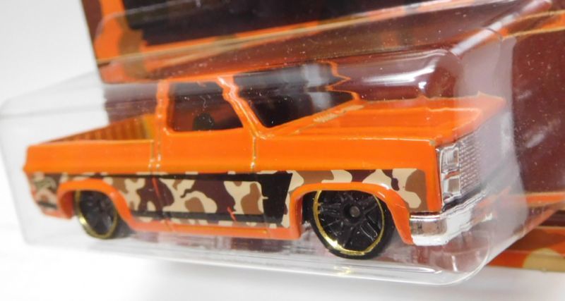 画像: 2017 WALMART EXCLUSIVE CAMOUFLAGE 【'83 CHEVY SILVERADO】ORANGE/PR5 (予約不可）