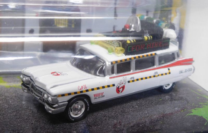 画像: 2018 JOHNNY LIGHTNING - DIORAMA 【"GHOSTBUSTERS" 1959 CADILLAC ECTO 1A】 WHITE/RR