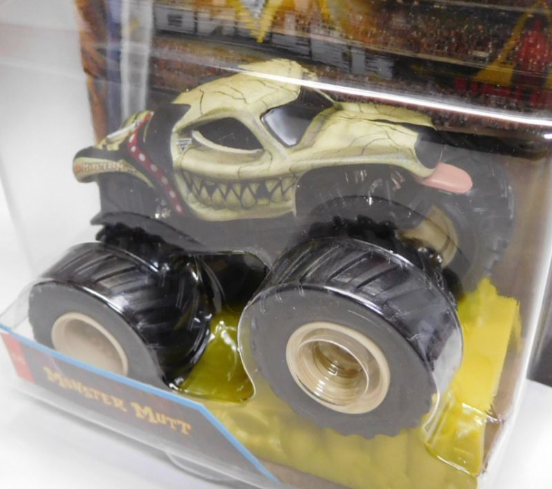 画像: 2018 MONSTER JAM includes STUNT RAMP! "BONE BUSTERS" 【MONSTER MUTT】 FLAT BONE (予約不可）