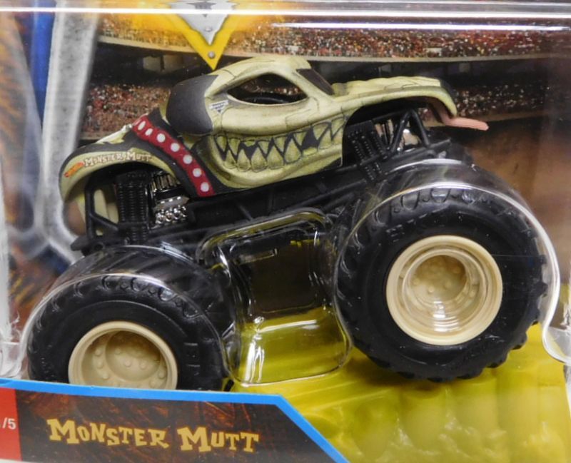 画像: 2018 MONSTER JAM includes STUNT RAMP! "BONE BUSTERS" 【MONSTER MUTT】 FLAT BONE (予約不可）