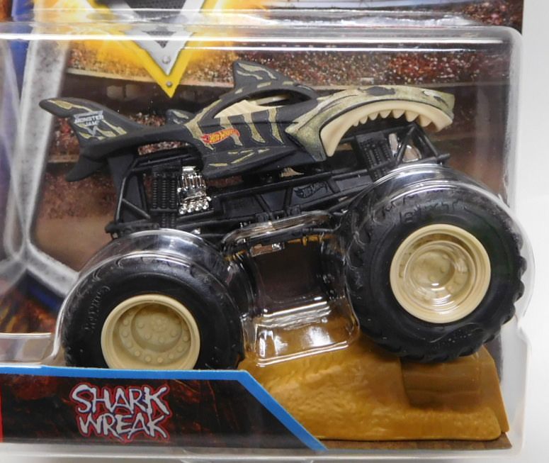 画像: 2018 MONSTER JAM includes STUNT RAMP! "BONE BUSTERS" 【SHARK WREAK】 FLAT BONE (予約不可）