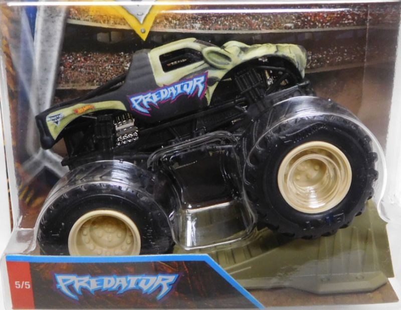 画像: 2018 MONSTER JAM includes STUNT RAMP! "BONE BUSTERS" 【PREDATOR】 FLAT BONE (予約不可）