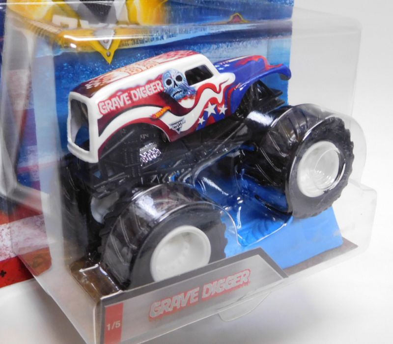 画像: 2018 MONSTER JAM includes STUNT RAMP! "STARS AND STRIPES" 【GRAVE DIGGER】 WHITE-BLUE-RED (予約不可）