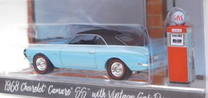 画像: 2019 GREENLIGHT THE HOBBY SHOP S5 【1967 CHEVROLET CAMARO SS with VINTAGE GAS PUMP】 LT.BLUE/RR