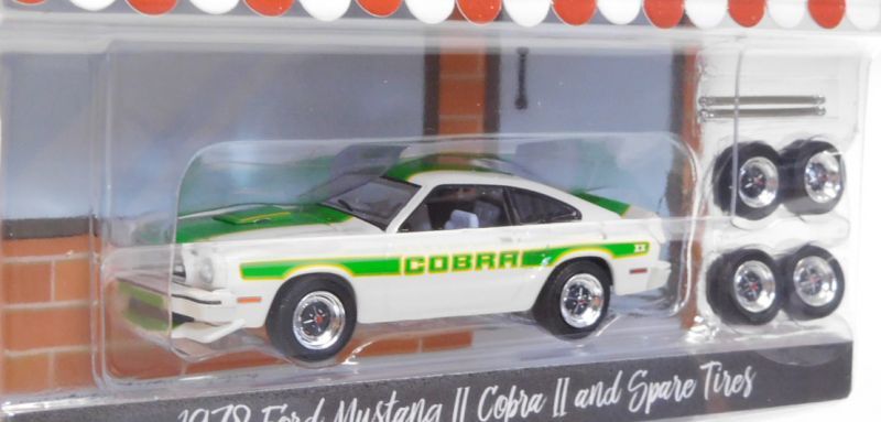 画像: 2019 GREENLIGHT THE HOBBY SHOP S5 【1978 FORD MUSTANG II COBRA II and SPARE TIRES】 CREAM-GREEN/RR