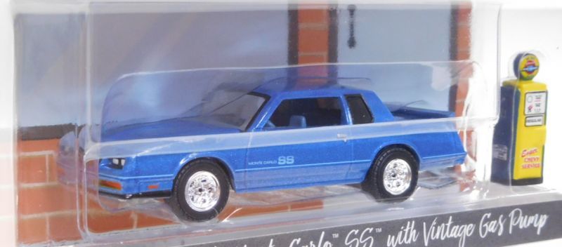 画像: 2019 GREENLIGHT THE HOBBY SHOP S5 【1984 CHEVROLET MONTE CARLO SS with VINTAGE GAS PUMP】 BLUE/RR