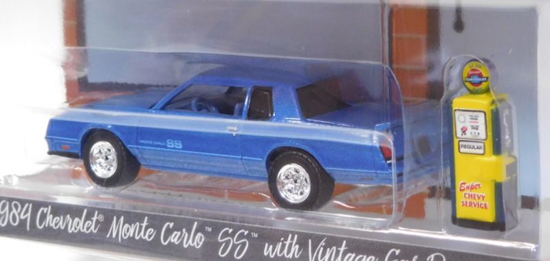 画像: 2019 GREENLIGHT THE HOBBY SHOP S5 【1984 CHEVROLET MONTE CARLO SS with VINTAGE GAS PUMP】 BLUE/RR