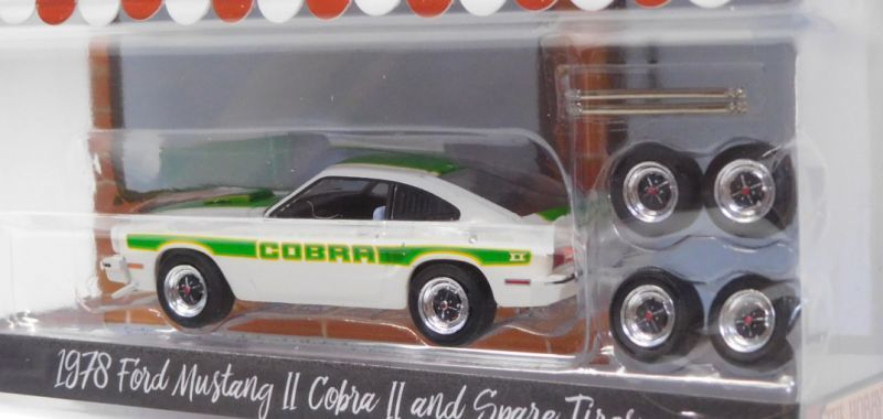 画像: 2019 GREENLIGHT THE HOBBY SHOP S5 【1978 FORD MUSTANG II COBRA II and SPARE TIRES】 CREAM-GREEN/RR