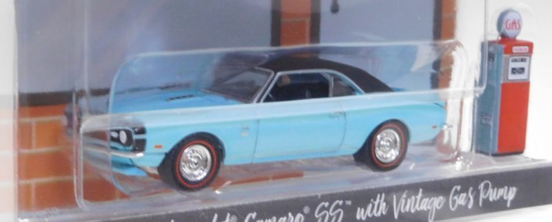 画像: 2019 GREENLIGHT THE HOBBY SHOP S5 【1967 CHEVROLET CAMARO SS with VINTAGE GAS PUMP】 LT.BLUE/RR